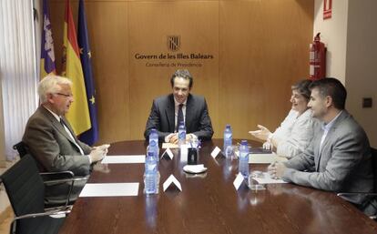 De izquierda a derecha, Ferran Mascarell, Marc Pons, Esperança Camps y Josep R. Cerdà.