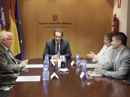 De izquierda a derecha, Ferran Mascarell, Marc Pons, Esperan&ccedil;a Camps y Josep R. Cerd&agrave;.