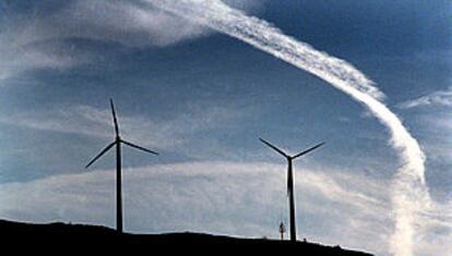 Aerogeneradores instalados en el parque de la Sierra de la Cabrera, en Buñol, que explota la empresa Aciloe.