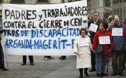Manifestación en la Puerta del Sol para protestar por el cierre de los centros de discapacitados.