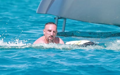 El futbolista francés, Franck Ribery, que ha ido con unos amigos a la isla.