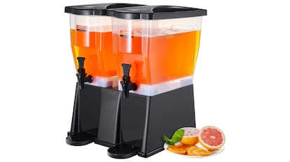 Dos dispensadores de bebidas.