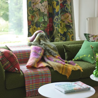 Modelo 'Abernethy Emerald', De Designers Guild, una manta que combina mohair y lana.