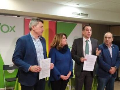 La formación ultraderechista da a conocer el acuerdo de presupuestos que ha firmado con el Gobierno regional, que incluye parte de las exigencias que ya hicieron en la investidura