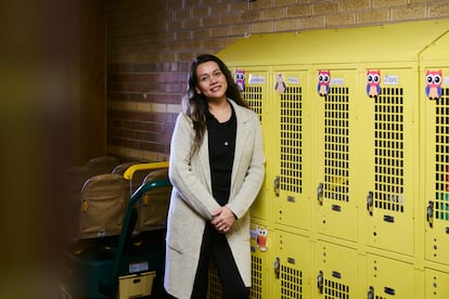La directora escolar Cecilia Villalobos, durante una jornada en Children Learning Adventure, un centro que combina educación temprana y apoyo familiar.”