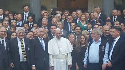 Los invitados del Papa, con Lorenzetti a la derecha y Casanello (con barba), a la izquierda.