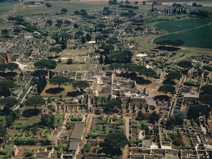 Vista aérea de las ruinas romanas de Ostia Antica.