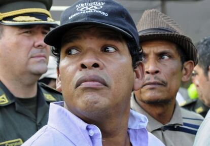 Dos de los cinco trabajadores liberados este viernes en Colombia.