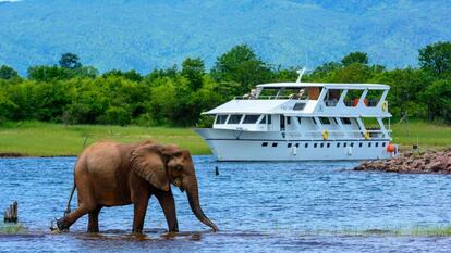 El barco fluvial African Dream realiza cruceros por los ríos Chobe y Zambeze.