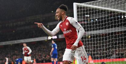 Pierre-Emerick Aubameyang celebra el cuarto gol del Arsenal contra el Everton, el pasado día 3.