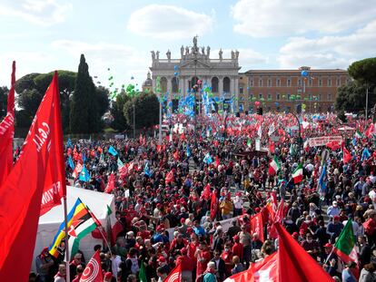 O protesto realizado neste sábado na praça San Giovanni de Roma.