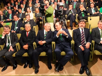 Lula (tercero por la izquierda) habla con Sanchez Galán durante la convención de directivos de Iberdrola.