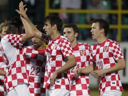 Los jugadores croatas celebran un gol ante Estonia.