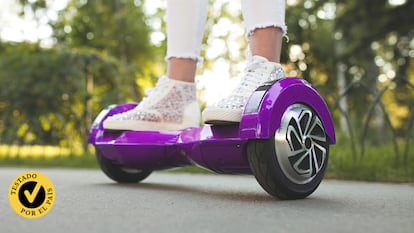 Artículo de EL PAÍS Escaparate en el que se compara y describe cuatro hoverboards para niños y adultos.