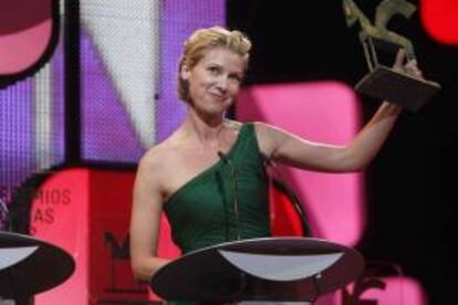 La presentadora Anne Igartiburu, tras recibir el Premio Ondas a la "Mejor presentadora", durante la gala de entrega de los Premios Onda 2012, en Barcelona. EFE/archivo