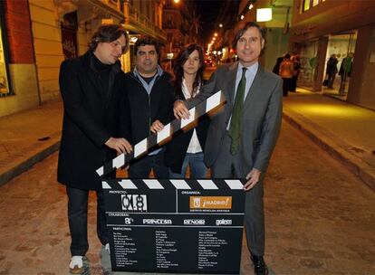 Daniel Bajo (Renoir), Jesús Robles (librería Ocho y Medio), Bárbara Fernández (Golem) y el concejal Álvaro Ballarín, en Martín de los Heros.