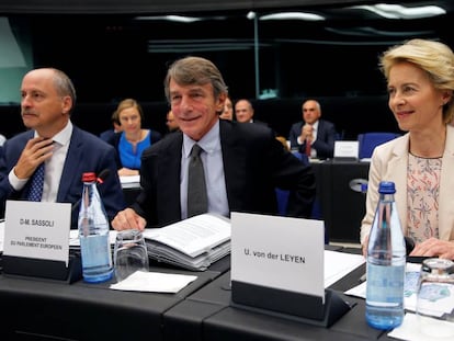 La presidenta electa de la Comisión Europea, Ursula von der Leyen, y el presidente del Parlamento Europeo, David Sassoli (centro), en una rueda de prensa el pasado 19 de septiembre.