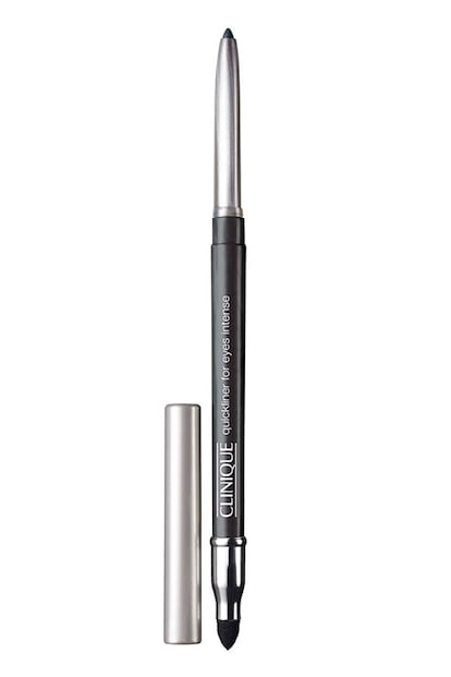 'Quickliner for Eyes - Intense' de Clarins. Se trata de un lápiz automático de alta pigmentación (12,37 euros).