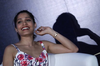 La actriz Freida Pinto, este mediodía en el Foro Empresarial España - India, en la Cámara de Comercio de España.