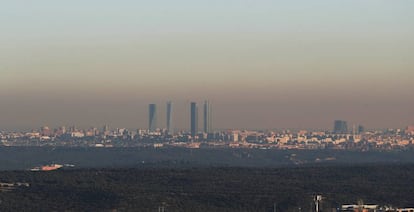 Nube de polución sobre Madrid, este miércoles.