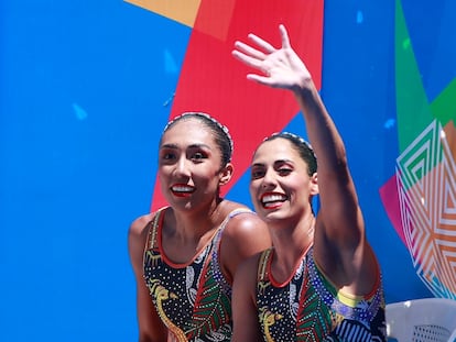 Joana Jiménez y Nuria Diosdado tras su participación en la final de dueto libre, en El Salvador