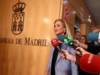 La expresidenta madrileña se niega a declarar en la comisión de investigación del  caso máster 