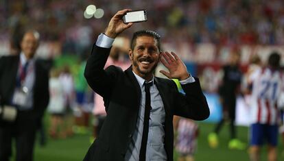 Simeone celebra el título.