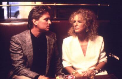 Michael Douglas y Glenn Close en un fotograma de 'Atracción fatal'.