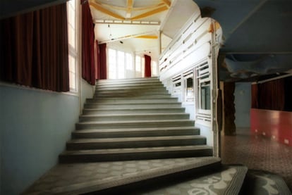 Escalinata de acceso a la sala del teatro Metropol de Tarragona, en una imagen de 2002.