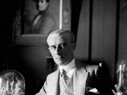 El compositor francés Maurice Ravel, en su casa, hacia 1925.