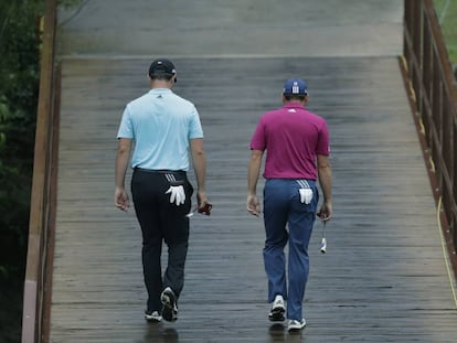 Jon Rahm, a la izquierda, y Sergio Garc&iacute;a, durante su cara a cara.