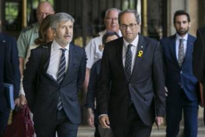 Grande-Marlaska (izq.) y Quim Torra, asisten a la Junta de Seguridad de Cataluña en el Palau de la Generalitat