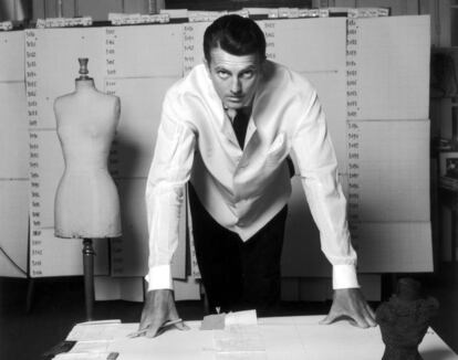 El Museo Thyssen-Bornemisza presenta, desde el 22 de octubre de 2014 hasta el 18 de enero de 2015, más de un centenar de los mejores y más reconocidos vestidos del modista francés Hubert de Givenchy (87 años). La exhibición está ideada por el propio diseñador y ofrece un enfoque excepcional de sus creaciones a lo largo de casi medio siglo, desde la apertura en 1952 en París de la Maison Givenchy hasta su retirada profesional en 1996.