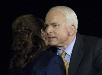 El candidato republicano, John McCain, y su número dos, Sarah Palin, en el día de las elecciones presidenciales.
