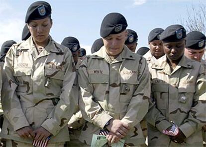 Miembros del 4º de Infantería de Fort Hood, en Texas, durante una ceremonia previa a su viaje al golfo.