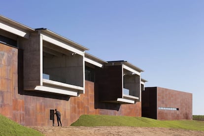 Exterior de las Bodegas Beronia, en Rueda (Valladolid).