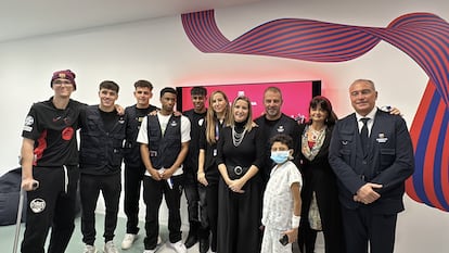 Futbolistas del primer equipo masculino y femenino del Barça inauguran 'Univers Digital', en el hospital Vall d'Hebron de Barcelona