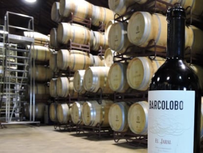 El Jaral es el próximo lanzamiento de Barcolobo. Se trata de un vino tinto elaborado con uva tempranillo, cabernet sauvignon y syrah (un tercio de cada una), y con 18 meses de añejamiento.