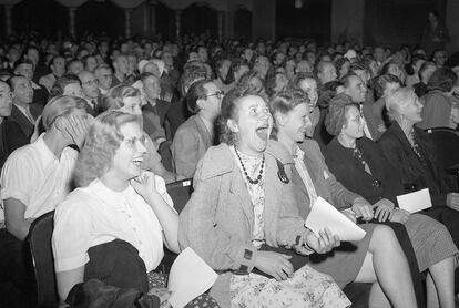 “Amb la modernitat el riure s’encapsula. És un riure diàleg, entre persones quan es riu en companyia, en una sala fosca i reblerta, davant del còmic