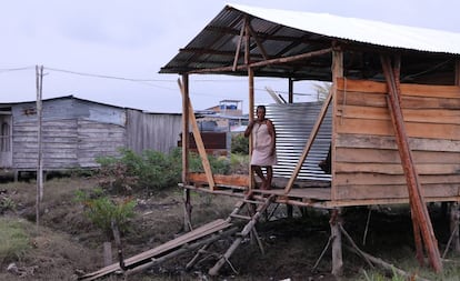 Una mujer habitante de Tumaco, en Colombia.