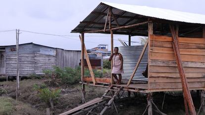 Una mujer habitante de Tumaco, en Colombia.