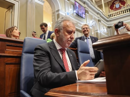 El presidente de Canarias, Ángel Víctor Torres, durante la primera jornada del Debate sobre el Estado de la Nacionalidad Canaria de 2023, en el Parlamento autónomo, este martes en Santa Cruz de Tenerife.