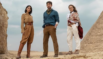 Protagonistas de la película La fuente de la eterna juventud de Apple TV+