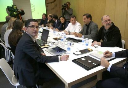 Reunión del patronato del Basque Culinary Center, en primer término el director del centro, Joxe Mari Aizega.