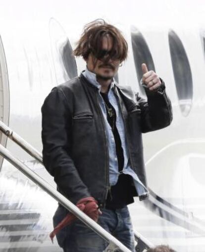 El actor Johnny Depp, a su llegada a Australia en su jet privado.