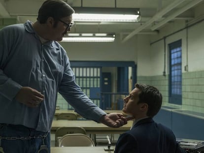 Cameron Britton e Jonathan Groff em 'Mindhunter'.