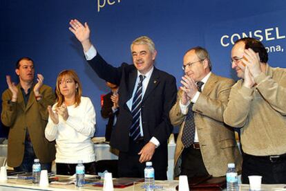 El presidente catalán, Pasqual Maragall, en el centro, junto con los principales dirigentes del PSC.