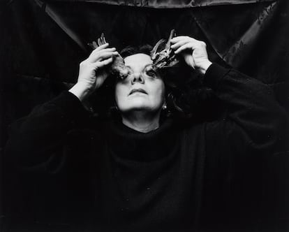 Autoretrato de la fotógrafa mexicana Graciela Iturbide