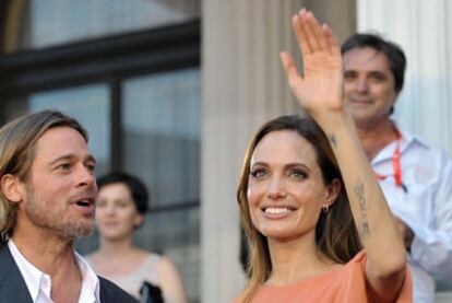 Brad Pitt y Angelina Jolie, a su llegada al Festival de Cine de Sarajevo, en Bosnia.