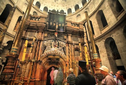 Interior del Santo Sepulcro, tumba de Cristo.